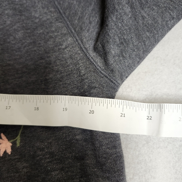 Old Navy Size M Gray Floral Embroidered Sweatshirt & Jogger Lounge Set - Picture 5 of 15